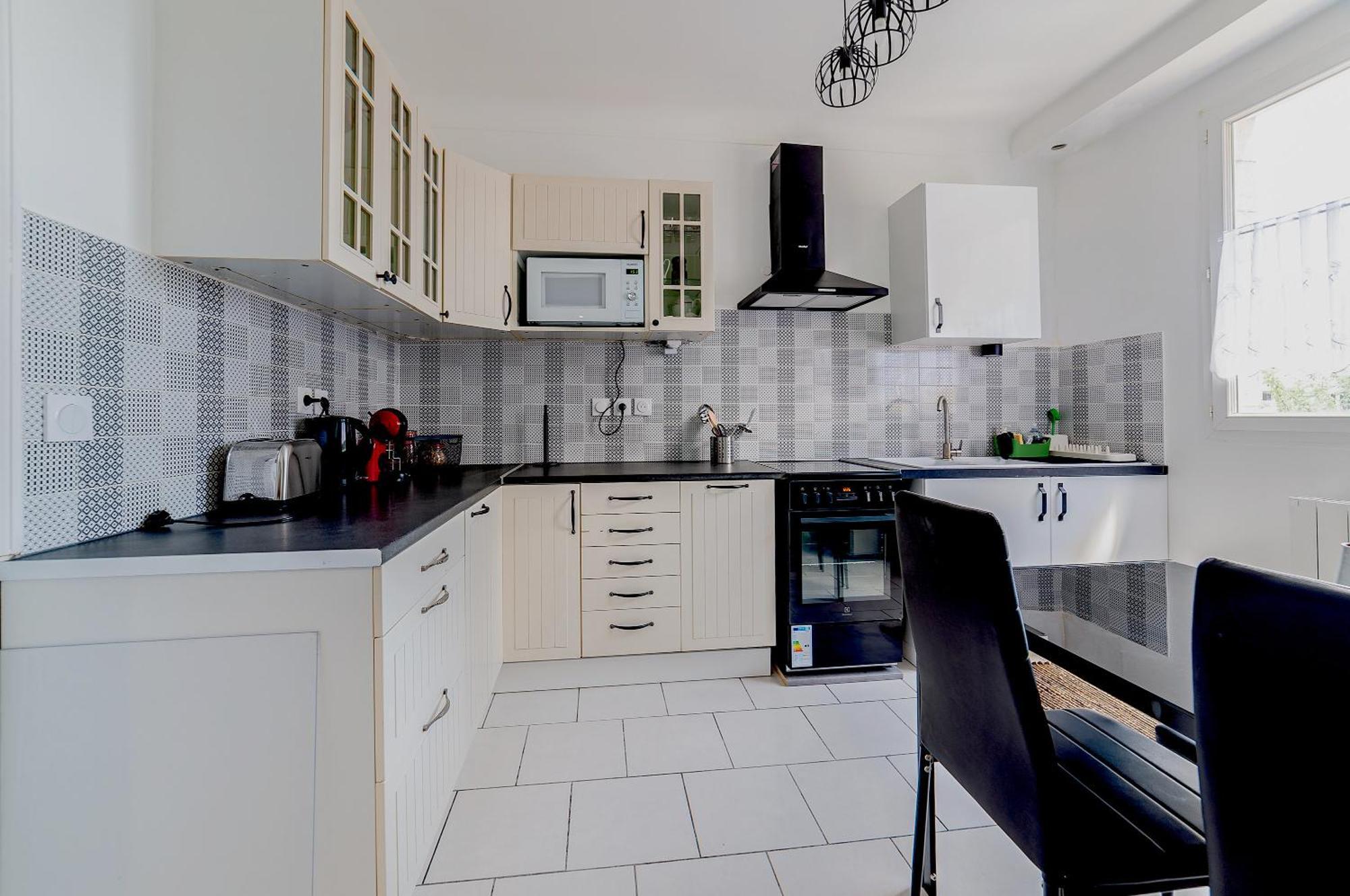 Cosy Modern Apartment - 1 Minute Walk From Train Station Creil Exterior photo